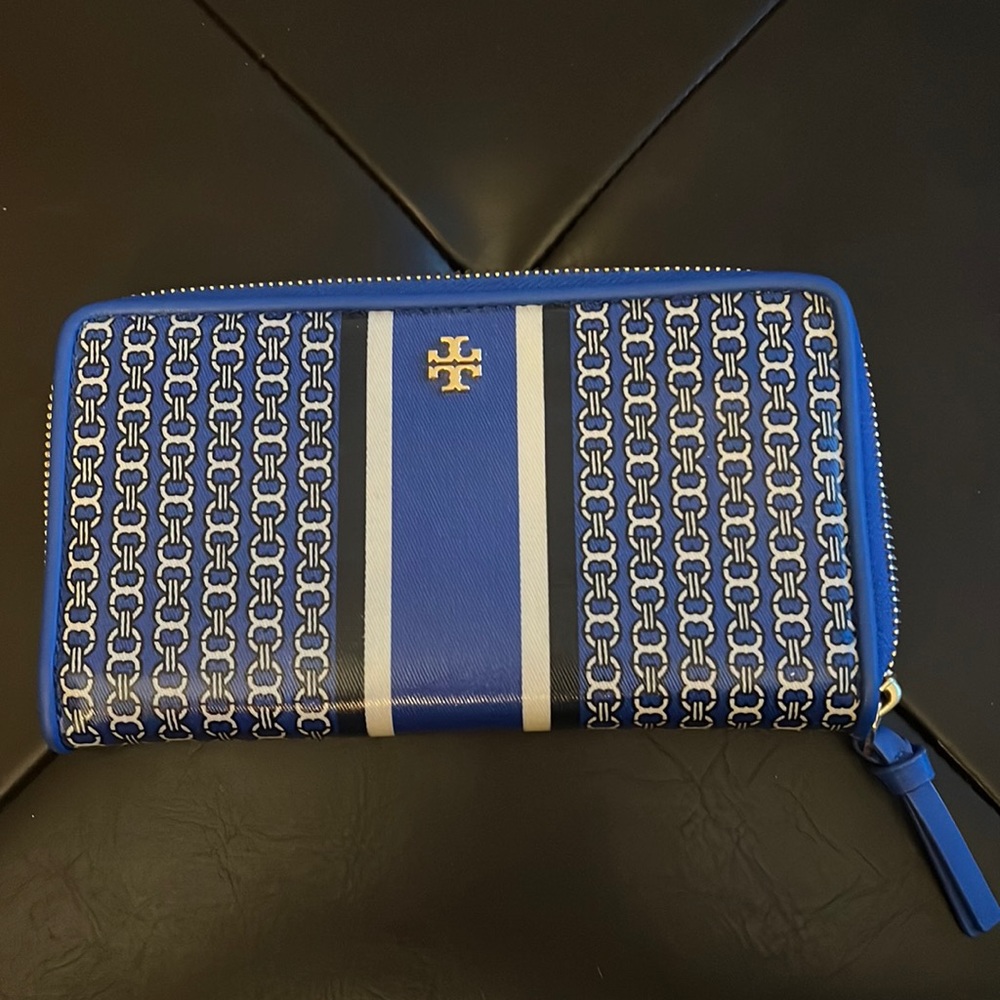 Tory Burch blue chain link style wallet